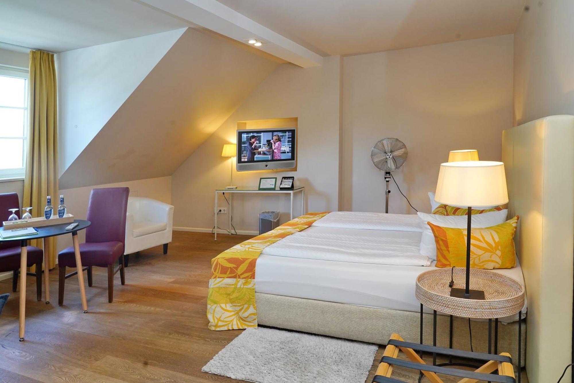 Hotel Zur Linde Dein Self Check In Михендорф Экстерьер фото